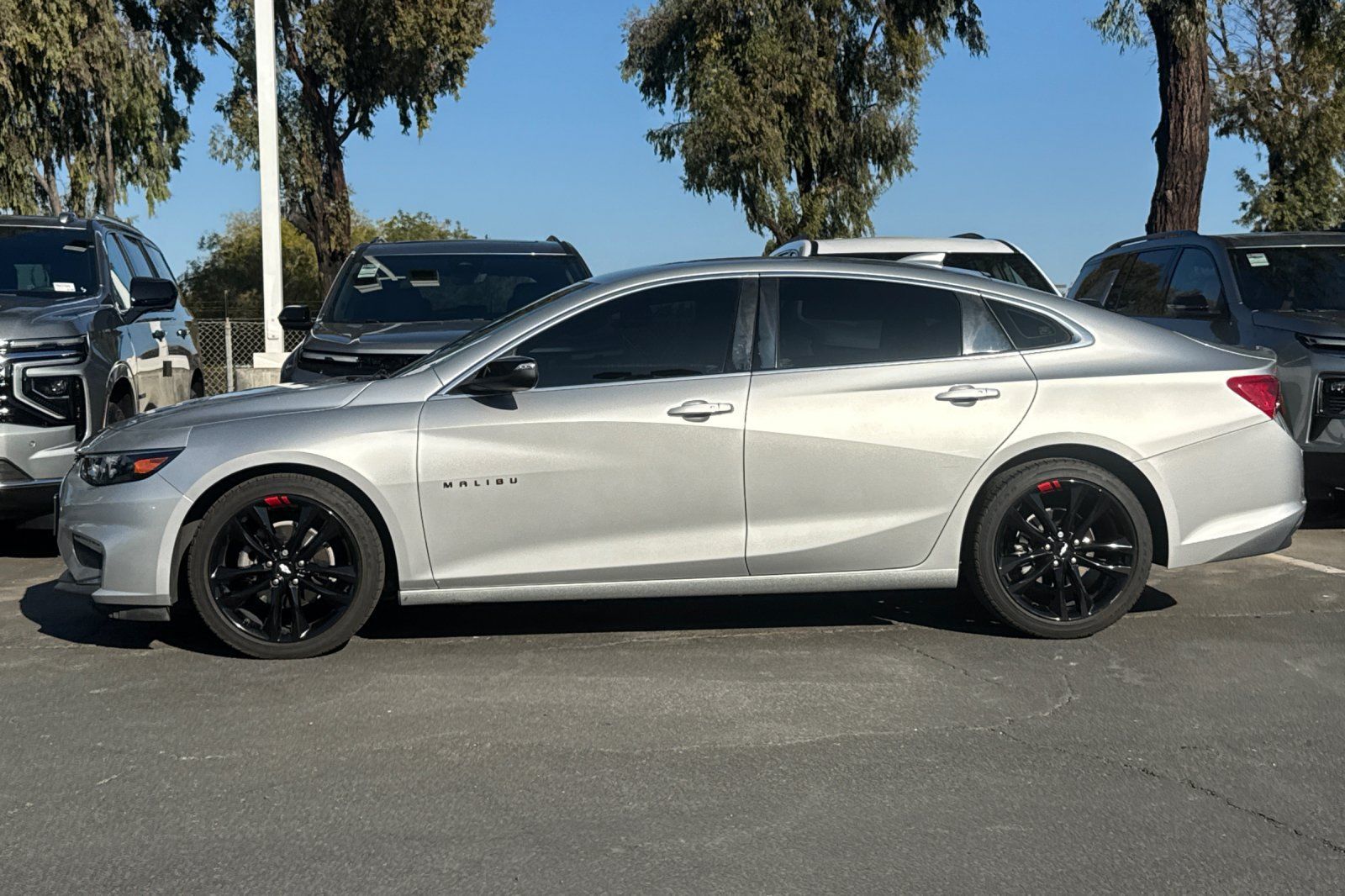 Used 2018 Chevrolet Malibu LT w/ Leather Package FWD image 8