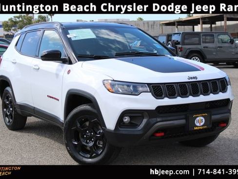 Used 2024 Jeep Compass Trailhawk image 1