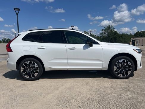 New 2026 Volvo XC60 B5 Plus w/ Climate Package image 9