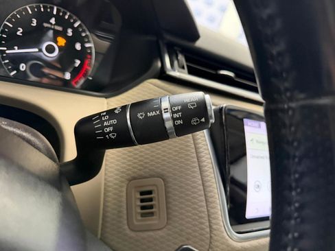 Used 2020 Land Rover Range Rover Velar S image 35
