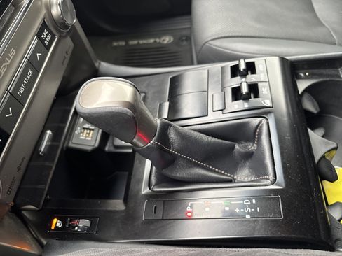 Used 2020 Lexus GX 460 Premium w/ Premium Package image 24