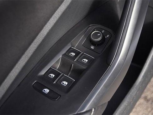 Certified 2024 Volkswagen Jetta SE w/ Panoramic Sunroof Package image 8