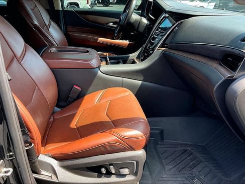 Used 2020 Cadillac Escalade Luxury AWD/4WD image 29
