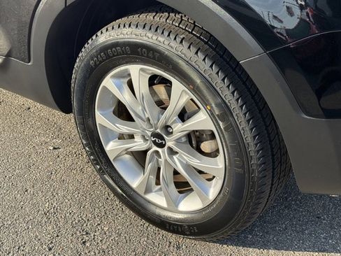 Certified 2022 Kia Telluride LX image 10