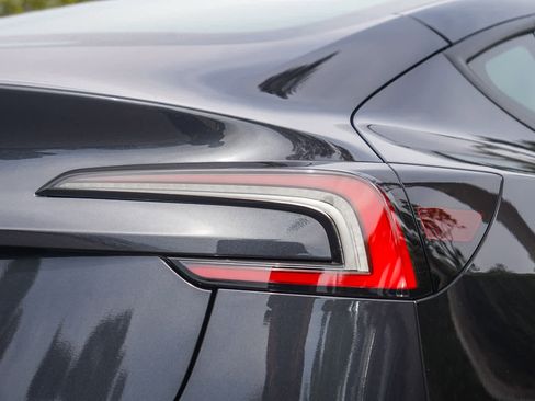 Used 2025 Tesla Model 3 Long Range image 7