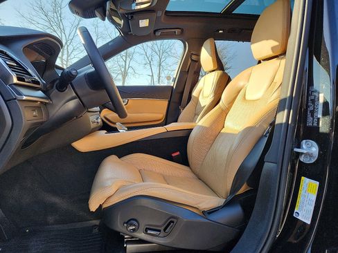 Certified 2023 Volvo XC90 B6 Ultimate w/ Protection Package image 13