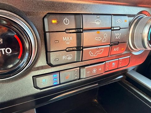 Used 2020 Ford F150 Lariat w/ Equipment Group 502A Luxury AWD/4WD image 19