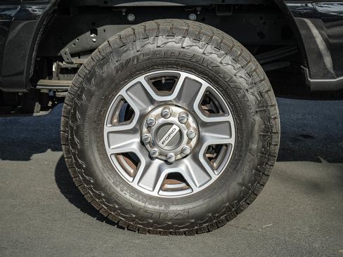 Used 2023 Ford F250 Lariat w/ Lariat Ultimate Package AWD/4WD image 12