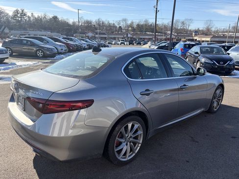 Used 2018 Alfa Romeo Giulia AWD image 7