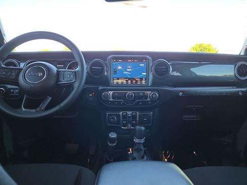 Used 2022 Jeep Wrangler Unlimited Sport AWD/4WD image 18
