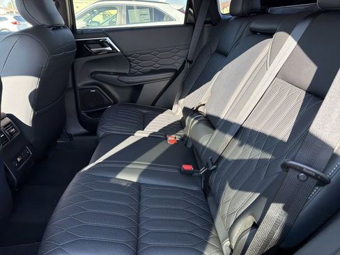 New 2026 Mitsubishi Outlander SEL image 11