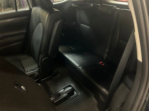 Certified 2022 Toyota Highlander Limited image 28