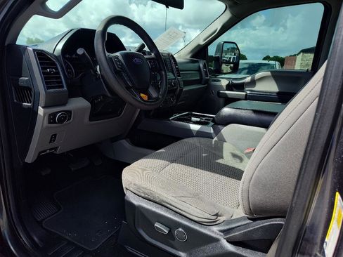 Used 2019 Ford F250 XLT w/ XLT Value Package AWD/4WD image 2