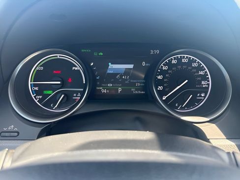 Used 2022 Toyota Camry XSE FWD image 13