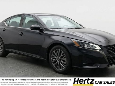 Used 2025 Nissan Altima 2.5 SV image 1