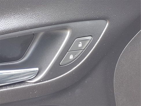 Used 2018 Chevrolet Equinox LT image 14