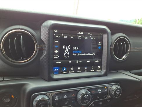 Used 2023 Jeep Gladiator Overland AWD/4WD image 19
