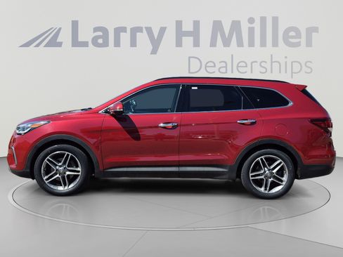 Used 2018 Hyundai Santa Fe AWD image 2