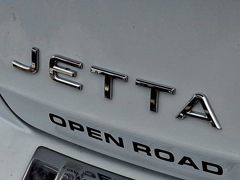 Certified 2023 Volkswagen Jetta SE w/ Panoramic Sunroof Package image 29