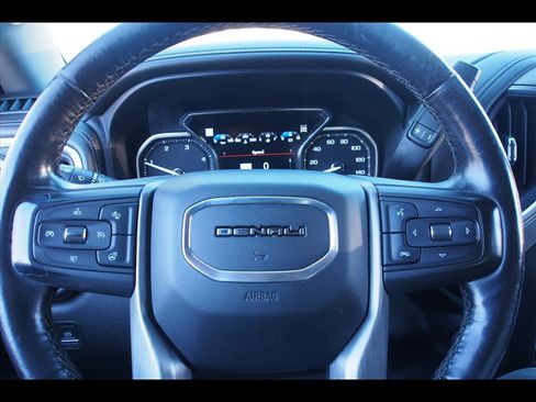 Used 2021 GMC Sierra 2500 Denali w/ Denali Black Diamond Edition image 23