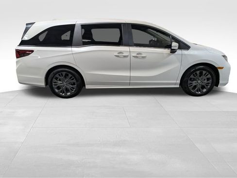 New 2026 Honda Odyssey Touring image 7