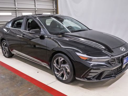 Certified 2024 Hyundai Elantra SEL w/ Convenience Package FWD image 5