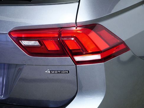 Certified 2024 Volkswagen Tiguan SE R-Line AWD/4WD image 17