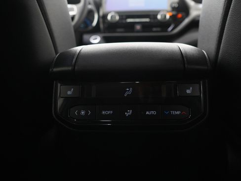 Used 2026 Toyota Highlander Platinum AWD/4WD image 14