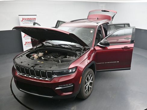Used 2023 Jeep Grand Cherokee Limited AWD/4WD image 44