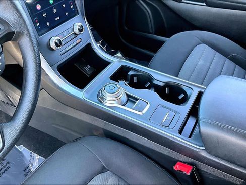 Used 2022 Ford Edge SE w/ Black Appearance Package image 16