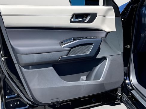 New 2026 Nissan Pathfinder SL FWD image 13
