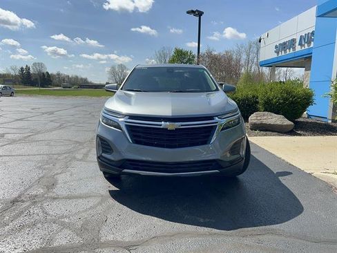 Used 2024 Chevrolet Equinox LT image 2