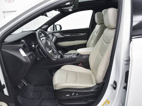 Used 2023 Cadillac XT5 Sportv image 11