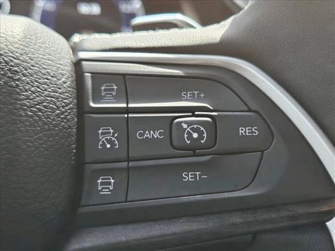 Used 2023 Jeep Grand Cherokee Limited RWD image 15