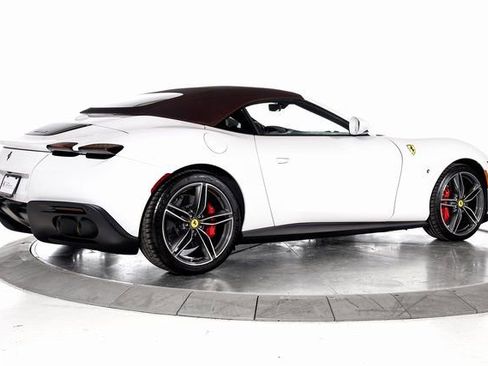 Certified 2025 Ferrari Roma Spider RWD image 2