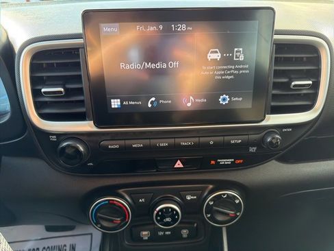 Certified 2025 Hyundai Venue SE image 21