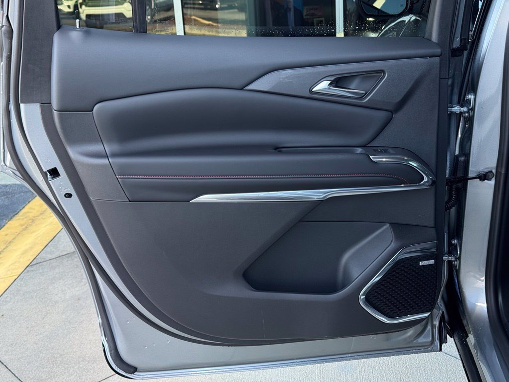 New 2027 Chevrolet Traverse RS w/ LPO, Floor Liner Package FWD image 20