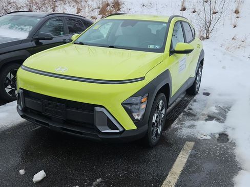 Used 2024 Hyundai Kona SEL w/ Convenience Package image 3