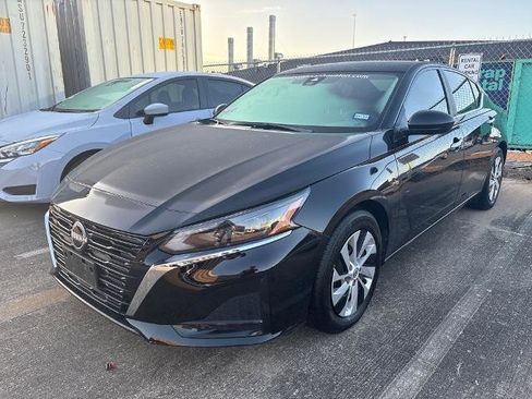 Certified 2025 Nissan Altima 2.5 S image 1