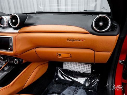 Used 2016 Ferrari California T RWD image 46