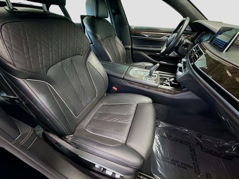 Used 2016 BMW 750i RWD image 15