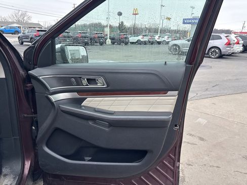 Used 2019 Ford Explorer Platinum image 30