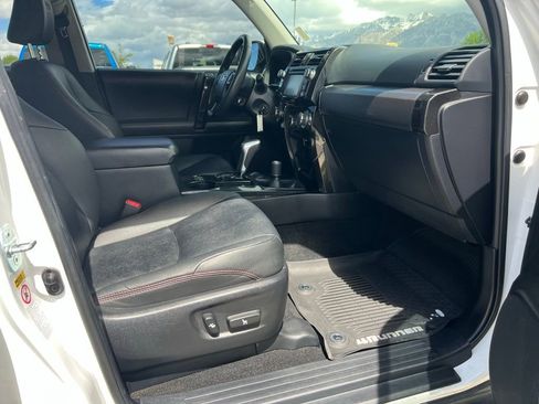 Used 2019 Toyota 4Runner TRD Off-Road Premium AWD/4WD image 17