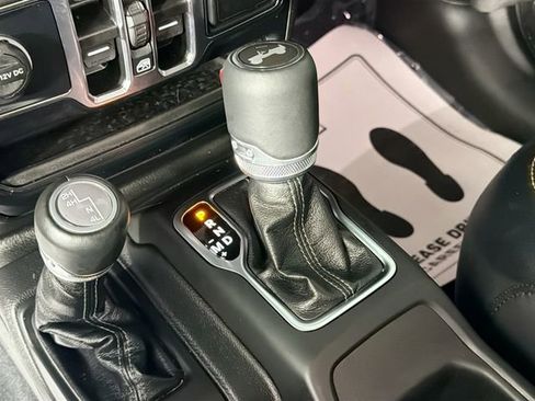 Used 2024 Jeep Wrangler Unlimited Sahara w/ Technology Group AWD/4WD image 17