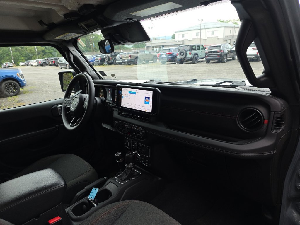 Used 2025 Jeep Wrangler Unlimited Rubicon AWD/4WD image 19