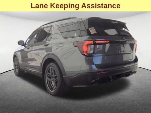 Used 2025 Ford Explorer ST-Line w/ ST-Line Street Pack AWD/4WD image 8