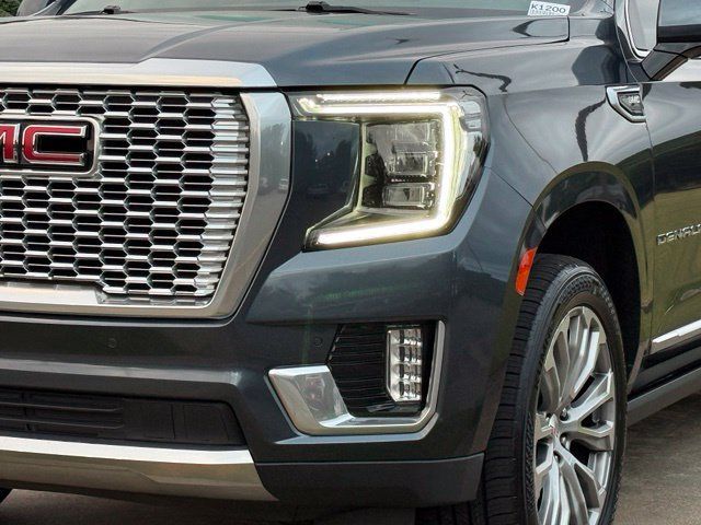 Used 2021 GMC Yukon XL Denali w/ Denali Premium Package AWD/4WD image 11