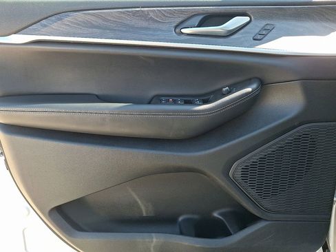 Used 2024 Jeep Grand Cherokee L Limited w/ Luxury Tech Group II image 13