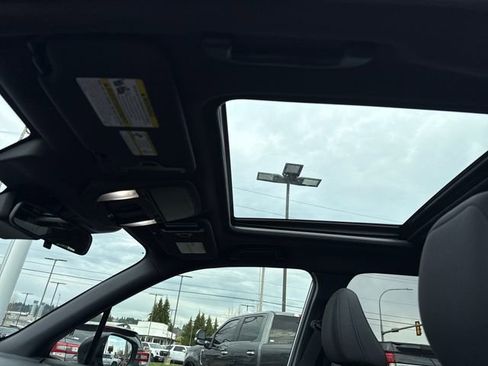 Used 2025 Subaru Forester Premium image 28