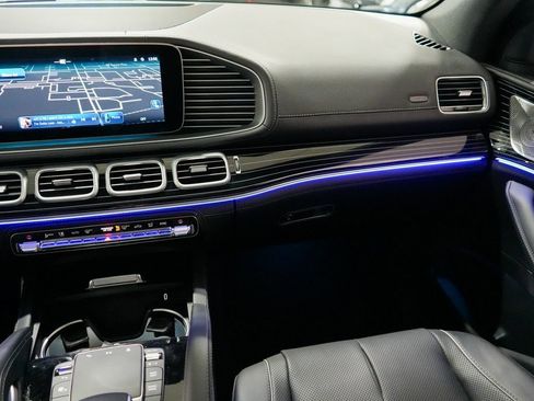 Used 2024 Mercedes-Benz GLS 580 4MATIC image 13